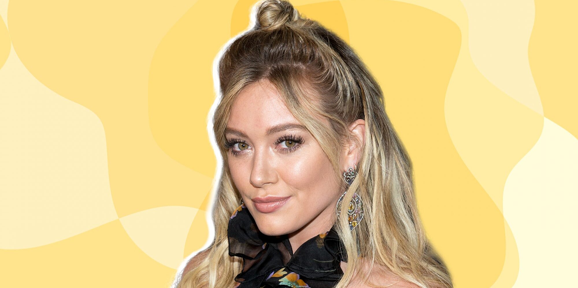 Hilary Duff is Wearing the Most Stunning Star Print Leggings in This Adorable Photo With Her Daughter