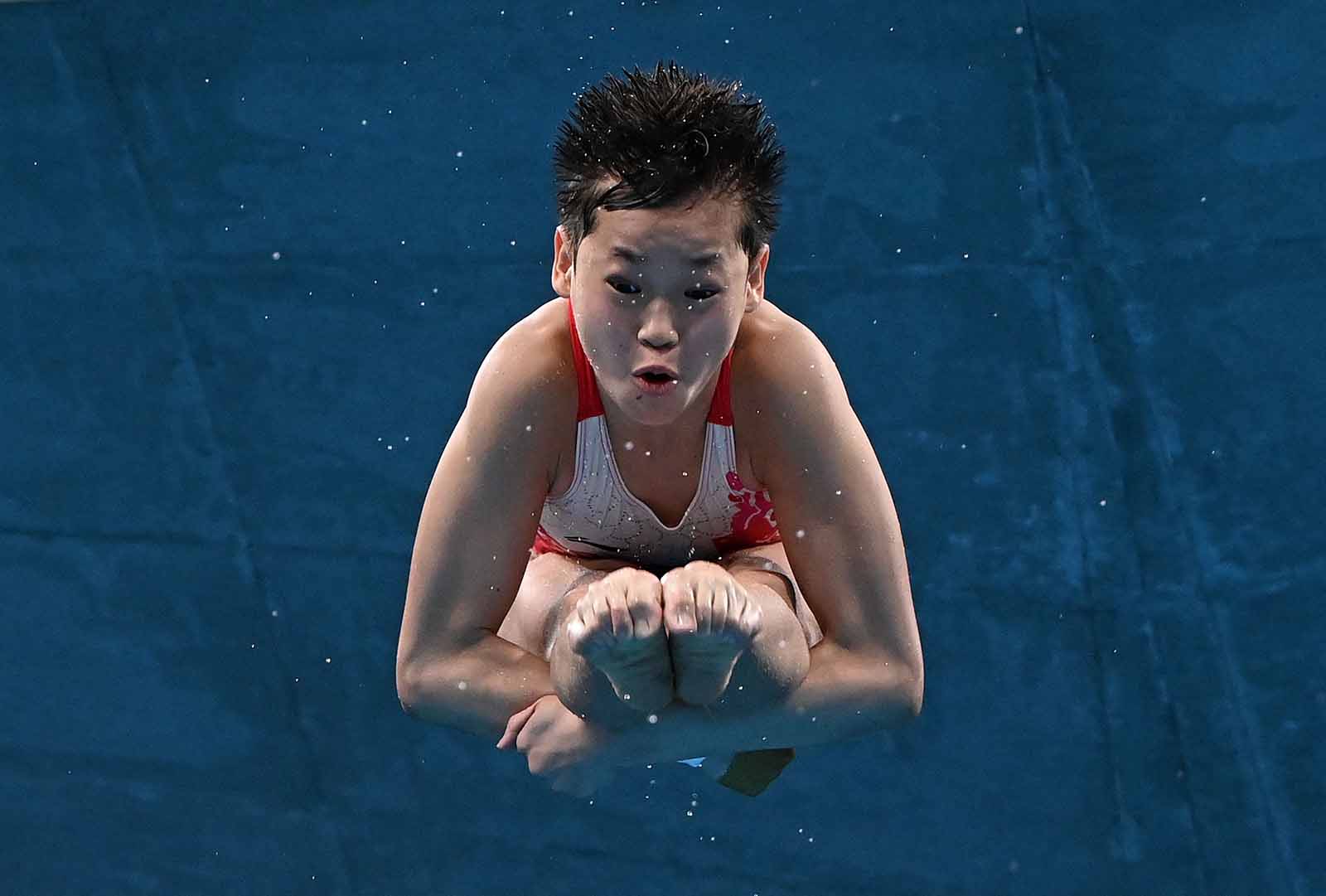 14-year-old sensation wins gold with perfect-10 dives