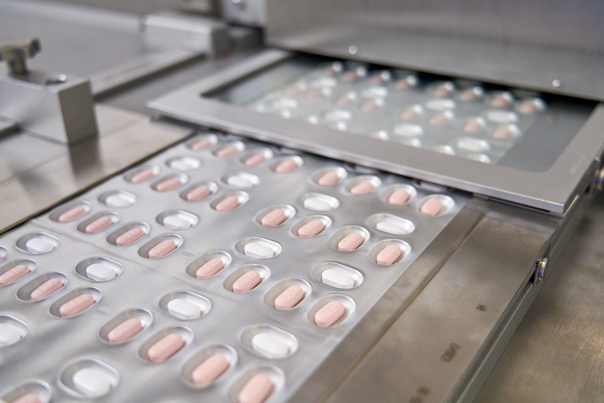 First pill to treat Covid-19 authorized