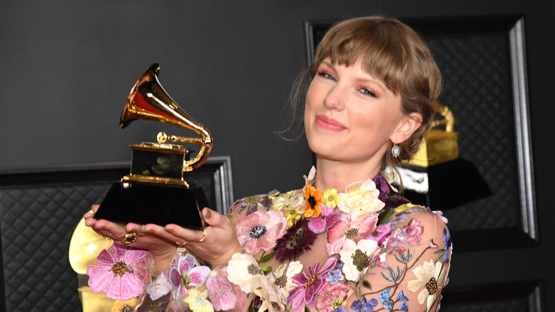 Yes, Taylor Swift Writes Her Own Songs